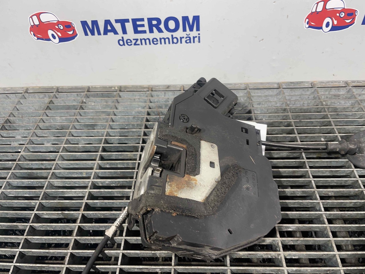 INCUIETOARE USA SPATE DREAPTA RENAULT CLIO - - (2012 2016)