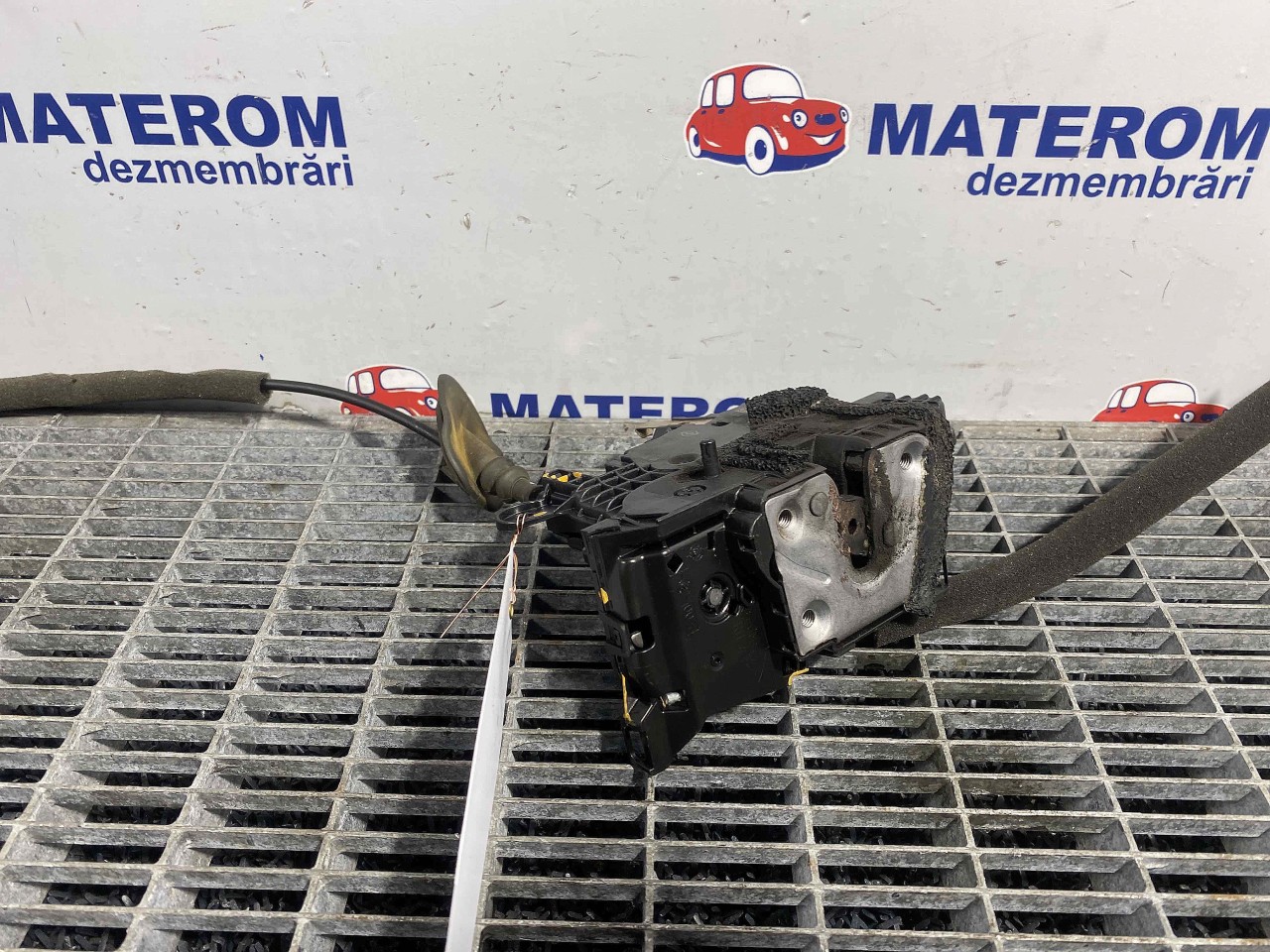 INCUIETOARE USA SPATE DREAPTA RENAULT CLIO CLIO - - (2016 2019)