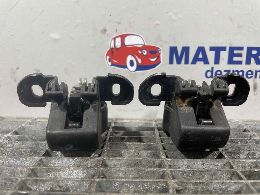 INCUIETOARE USA SPATE DREAPTA RENAULT EXPRESS - - (2021 2024)