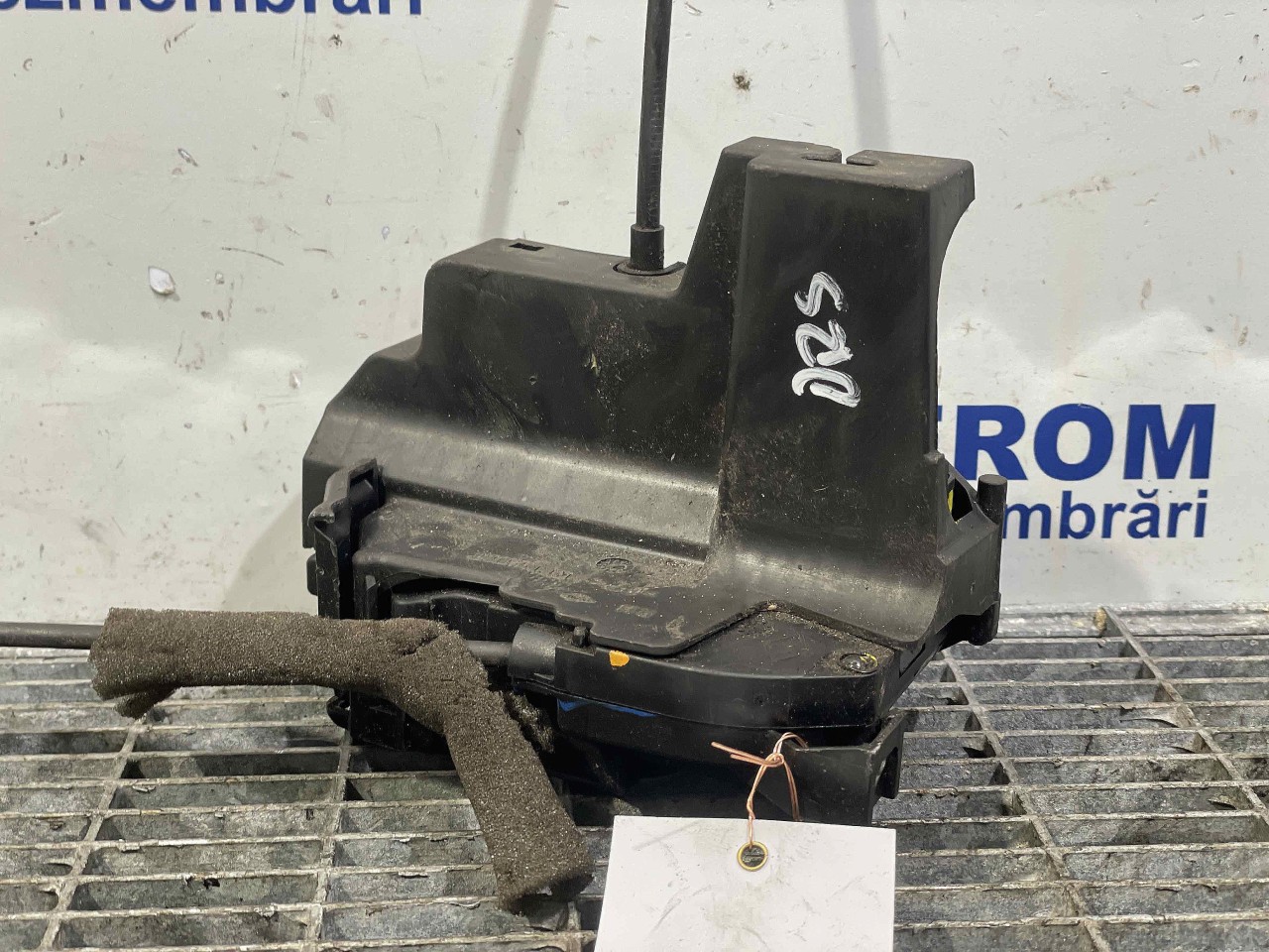 INCUIETOARE USA SPATE DREAPTA RENAULT MEGANE - - (2012 2016)