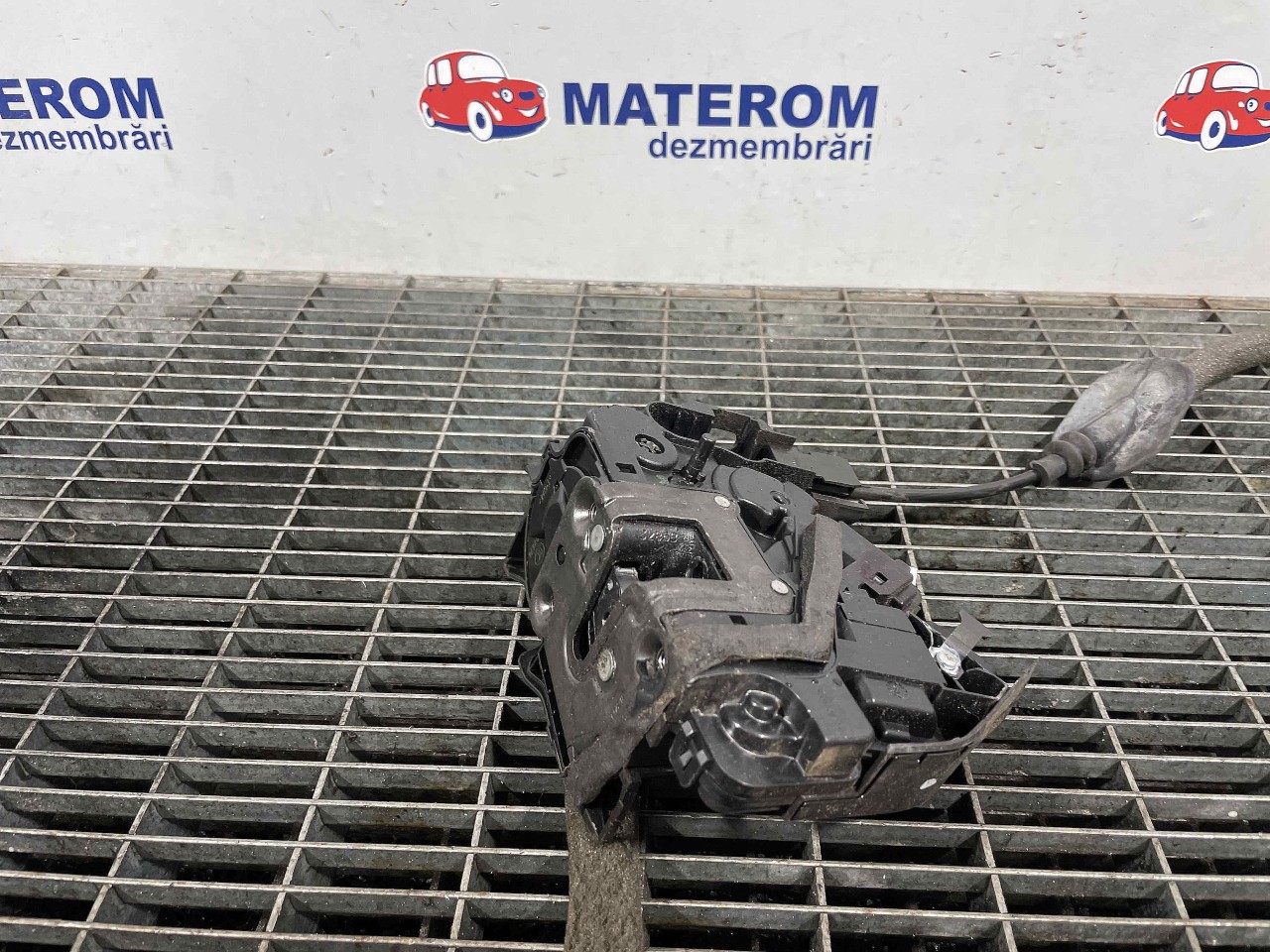 INCUIETOARE USA SPATE DREAPTA RENAULT MEGANE MEGANE - - (2016 2020)