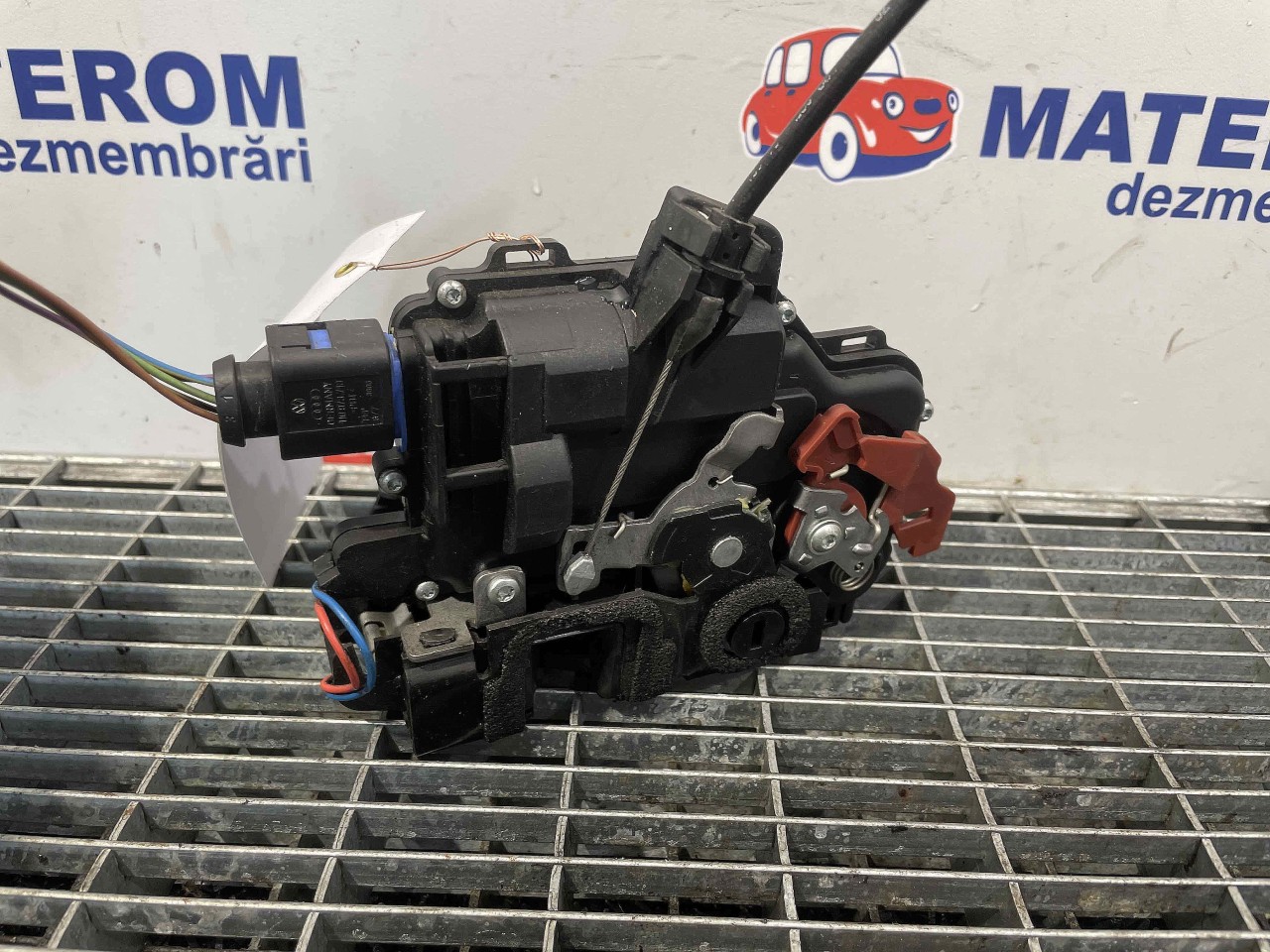 INCUIETOARE USA SPATE DREAPTA SKODA FABIA - - (2007 2010)