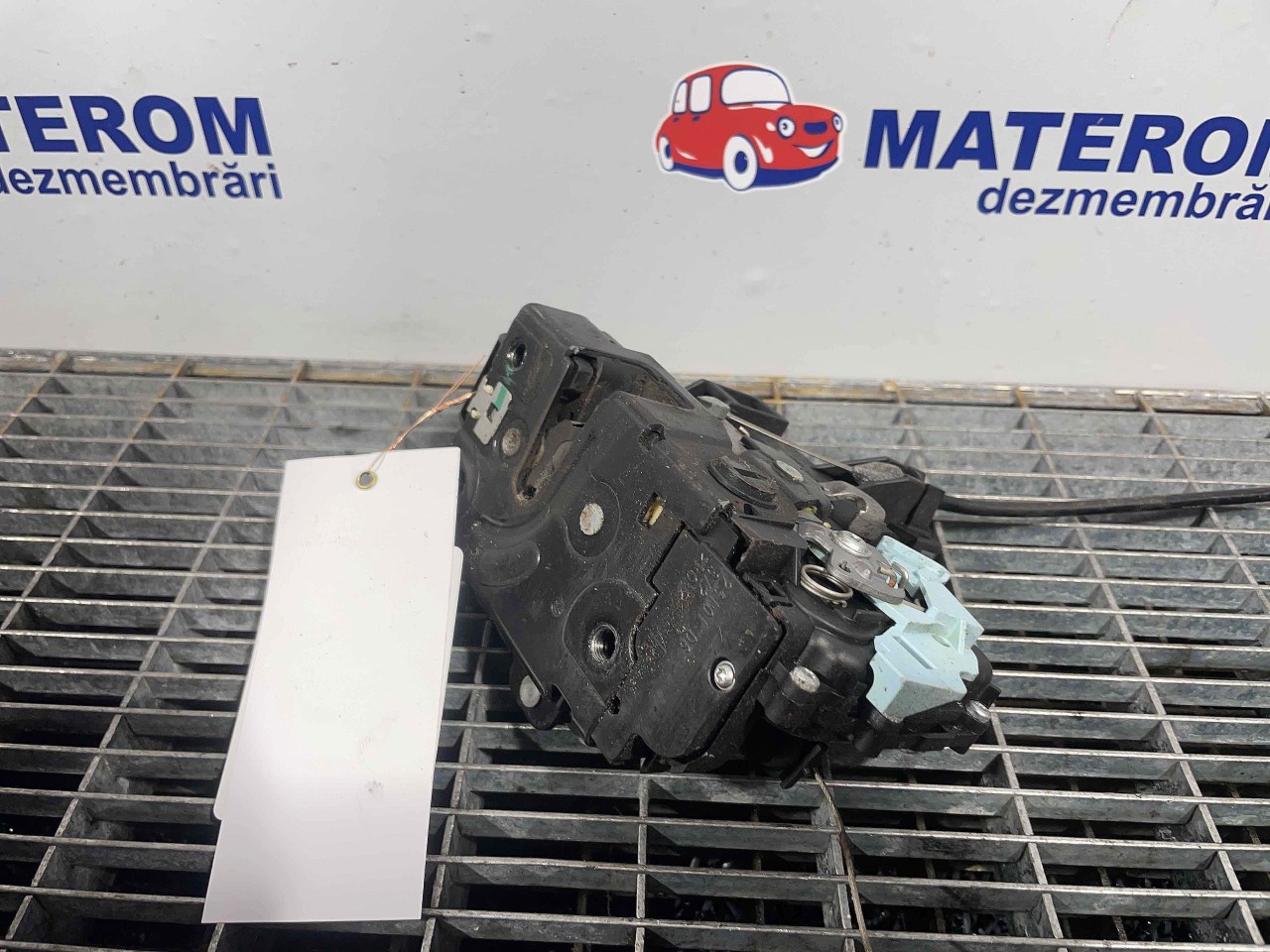 INCUIETOARE USA SPATE DREAPTA SKODA OCTA
