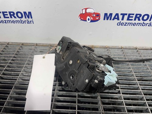 INCUIETOARE USA SPATE DREAPTA SKODA OCTAVIA - - (2004 2009)