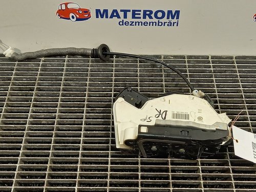 INCUIETOARE USA SPATE DREAPTA SKODA OCTAVIA OCTAVIA - - (2012 2017)