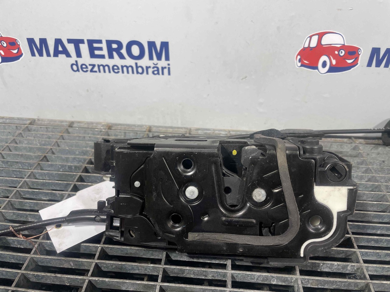 INCUIETOARE USA SPATE DREAPTA SKODA RAPID - - (2012 2017)