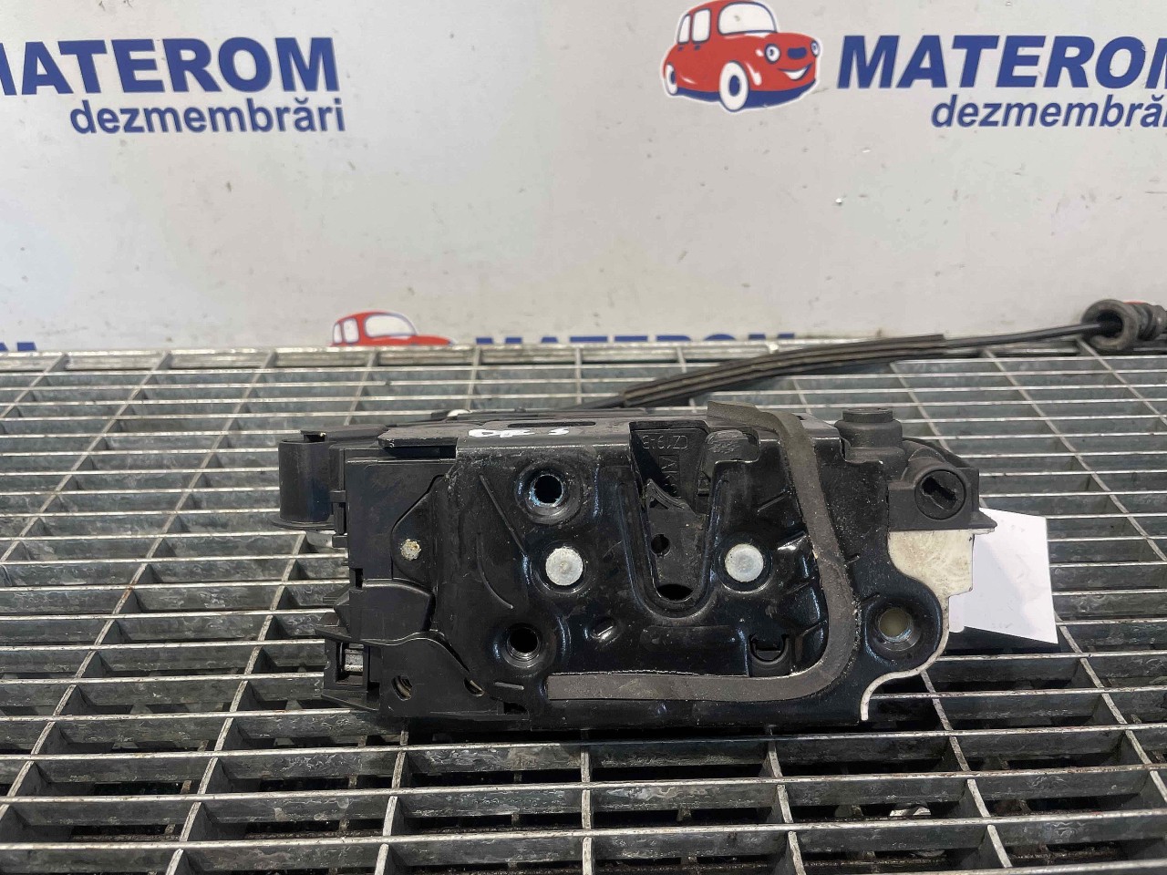 INCUIETOARE USA SPATE DREAPTA SKODA SUPERB SUPERB - - (2008 2013)