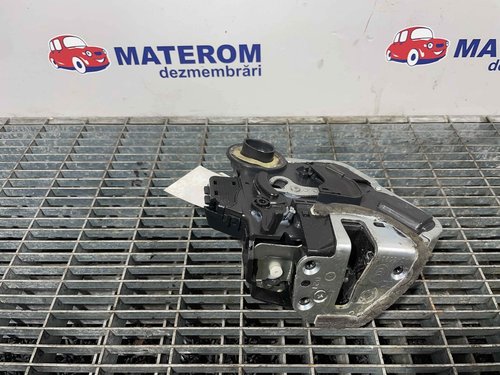 INCUIETOARE USA SPATE DREAPTA TOYOTA AURIS - - (2006 2012)