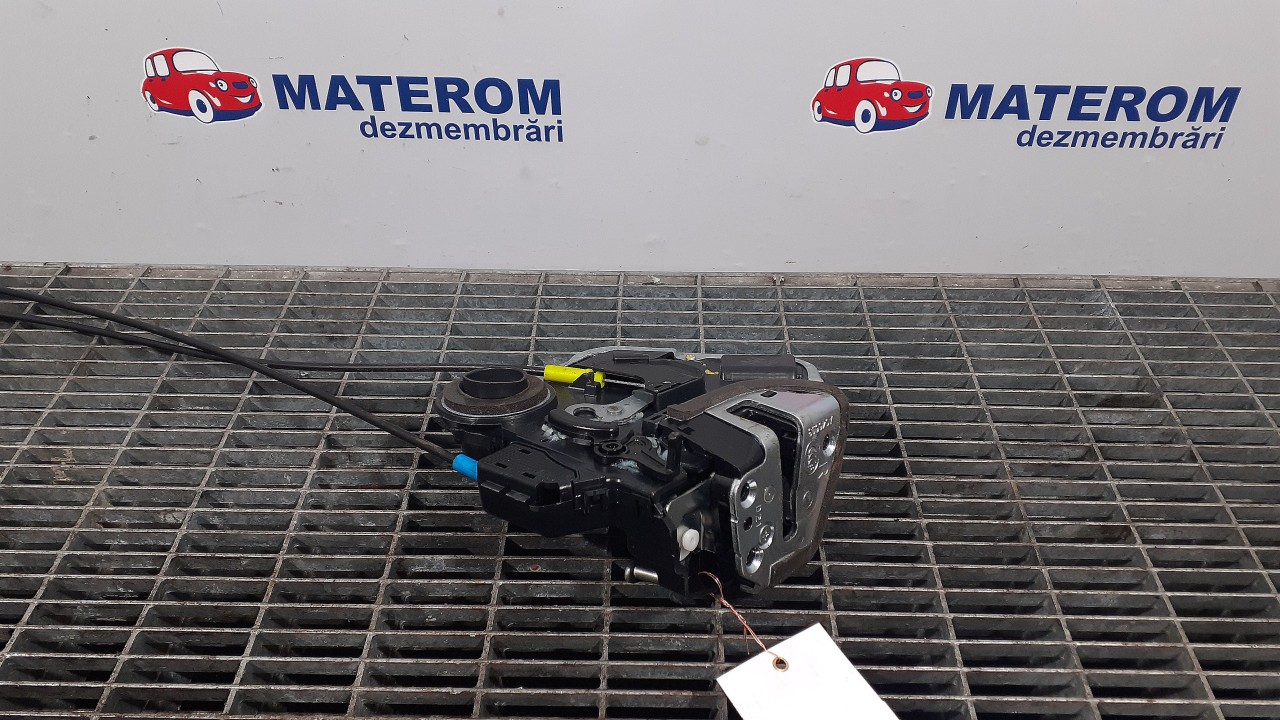 INCUIETOARE USA SPATE DREAPTA TOYOTA AURIS AURIS - - (2012 2015)