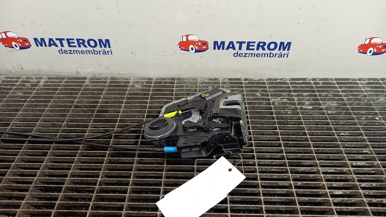 INCUIETOARE USA SPATE DREAPTA TOYOTA AURIS AURIS - - (2012 2015)