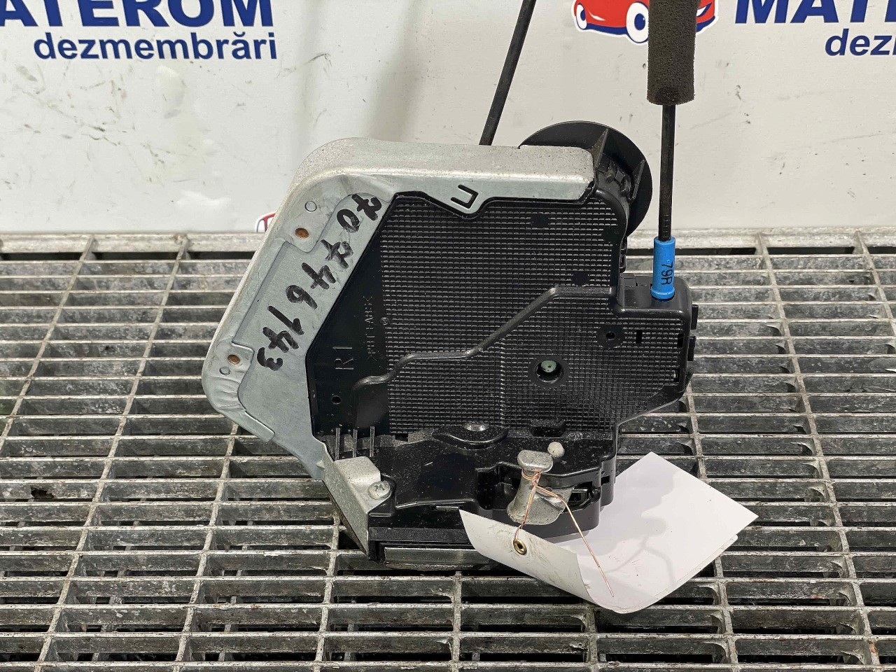 INCUIETOARE USA SPATE DREAPTA TOYOTA AVENSIS AVENSIS - - (2008 2012)
