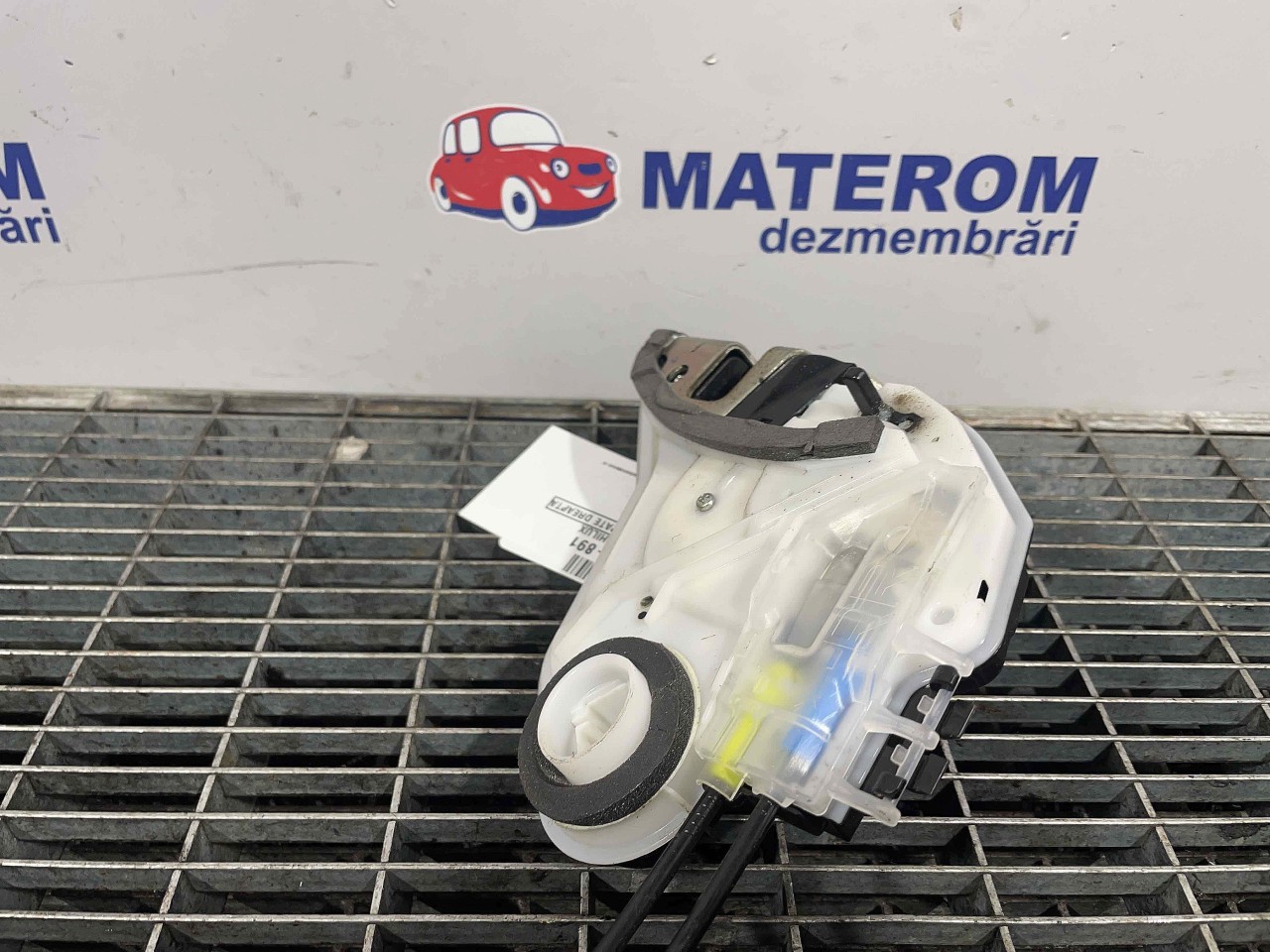 INCUIETOARE USA SPATE DREAPTA TOYOTA HILUX HILUX - - (2015 2020)