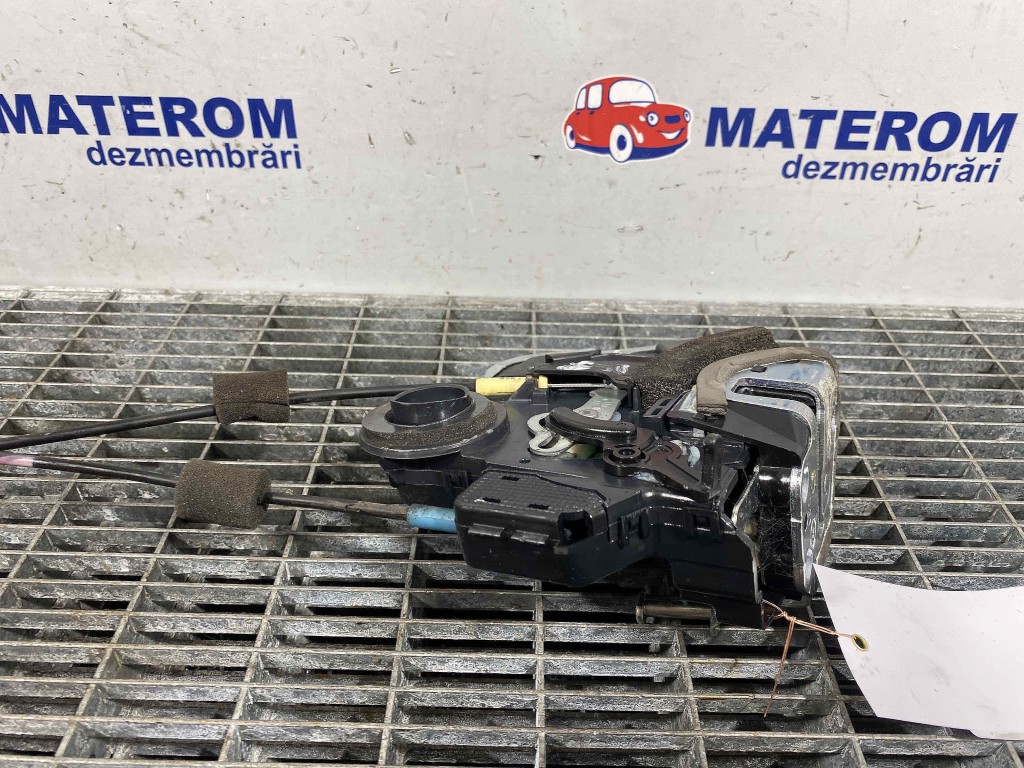 INCUIETOARE USA SPATE DREAPTA TOYOTA RAV4 - - (2010 2012)