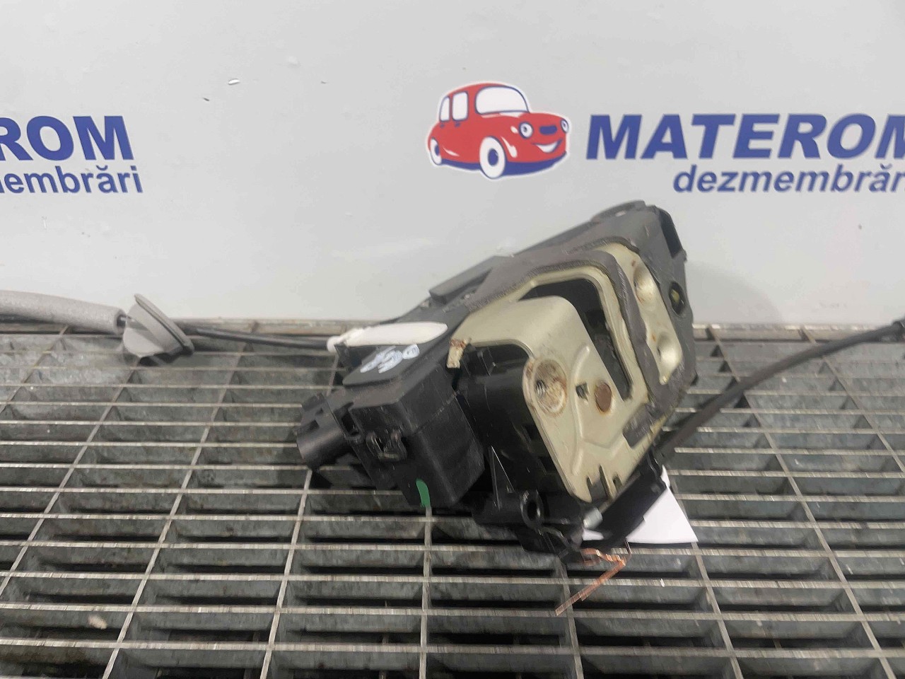 INCUIETOARE USA SPATE DREAPTA VOLVO S60 S60 - - (2011 2018)