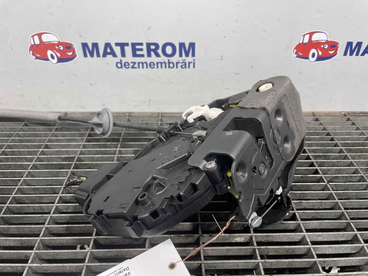 INCUIETOARE USA SPATE DREAPTA VOLVO V70 - - (2010 2016)