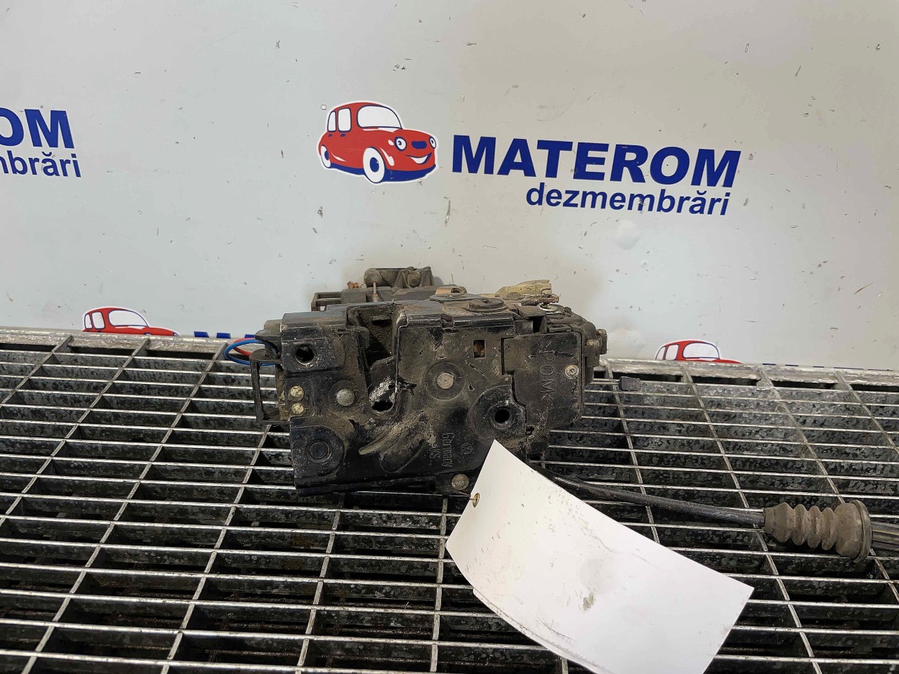 INCUIETOARE USA SPATE DREAPTA VW GOLF IV - - (1998 2004)