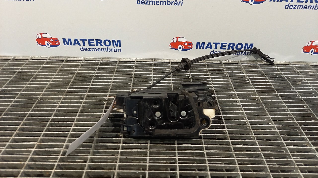 INCUIETOARE USA SPATE DREAPTA VW GOLF VI - - (2008 2012)