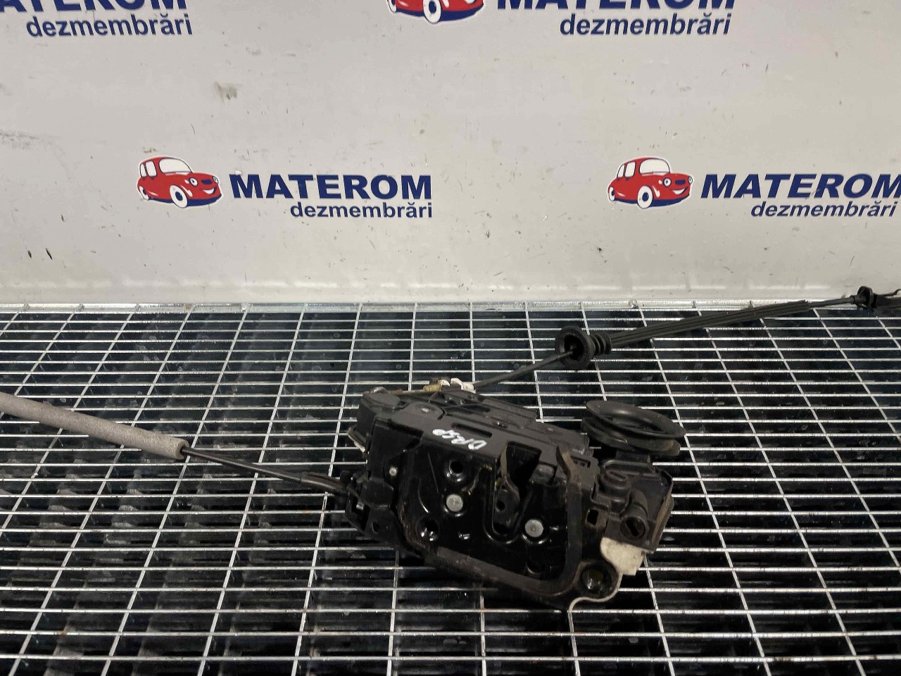 INCUIETOARE USA SPATE DREAPTA VW GOLF VI - - (2008 2012)