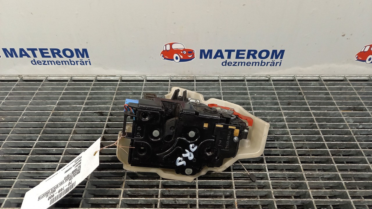 INCUIETOARE USA SPATE DREAPTA VW GOLF VI - - (2008 2012)