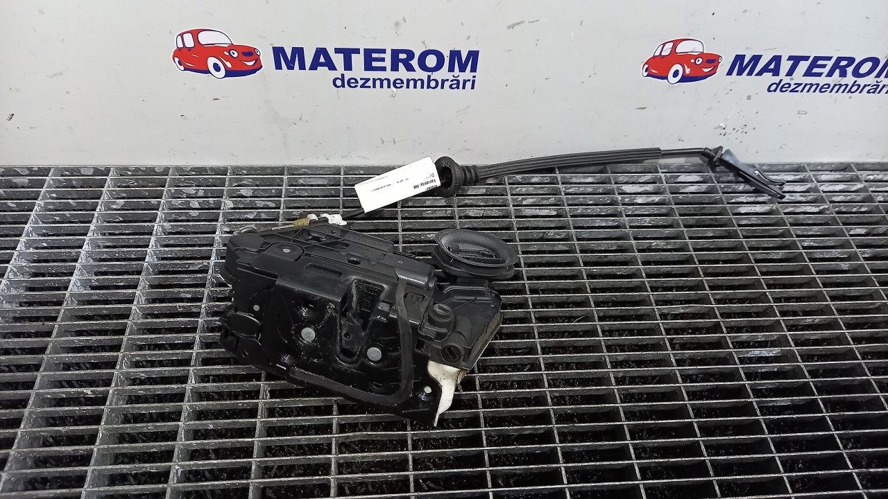 INCUIETOARE USA SPATE DREAPTA VW GOLF VI - - (2008 2012)