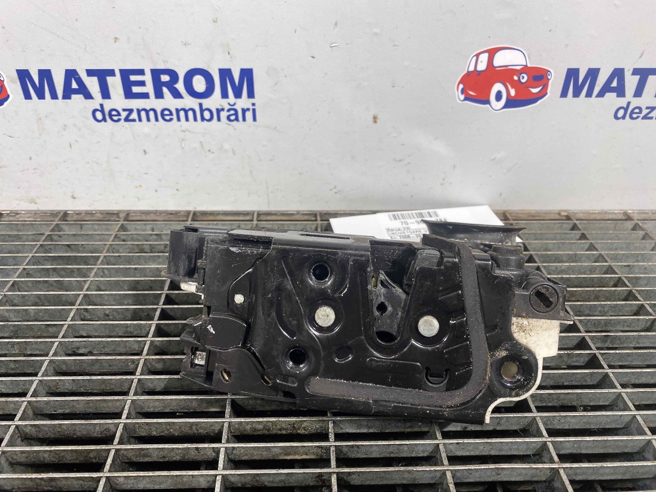 INCUIETOARE USA SPATE DREAPTA VW GOLF VI GOLF VI - - (2008 2012)