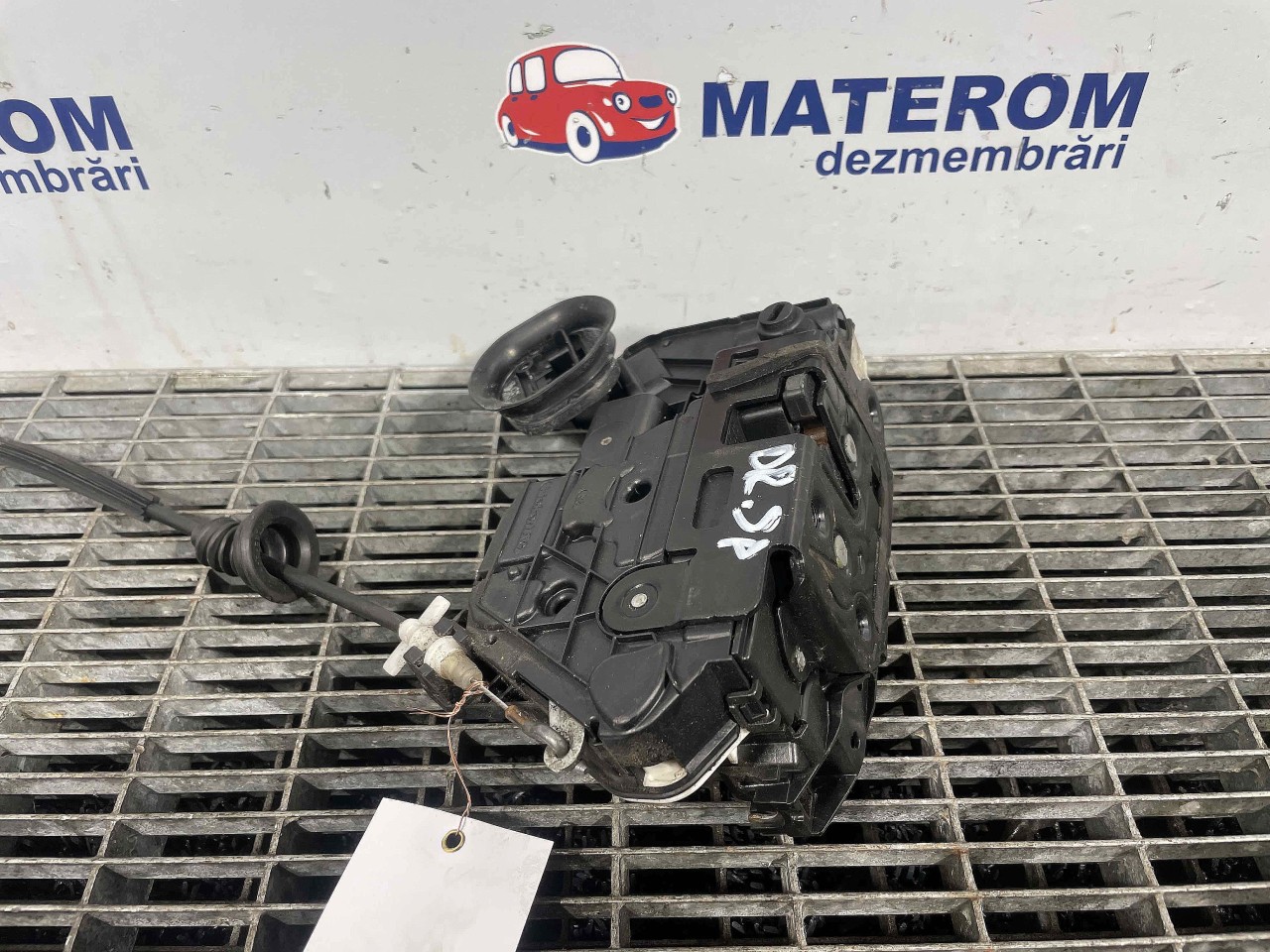 INCUIETOARE USA SPATE DREAPTA VW GOLF VI GOLF VI - - (2008 2012)