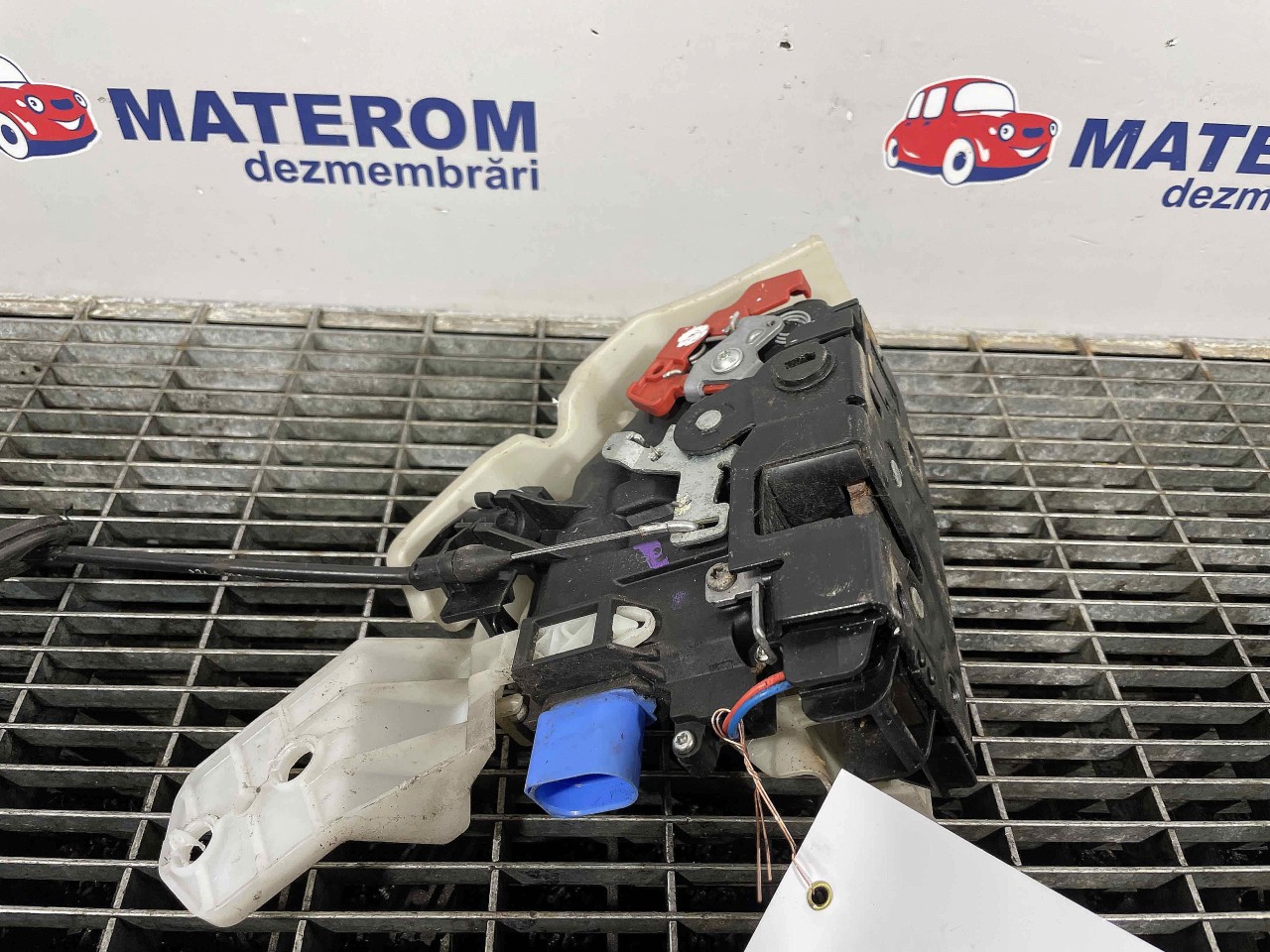 INCUIETOARE USA SPATE DREAPTA VW GOLF VI GOLF VI - - (2008 2012)