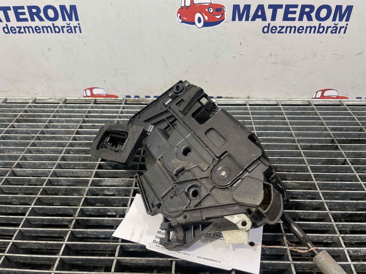 INCUIETOARE USA SPATE DREAPTA VW GOLF VII - - (2012 2016)