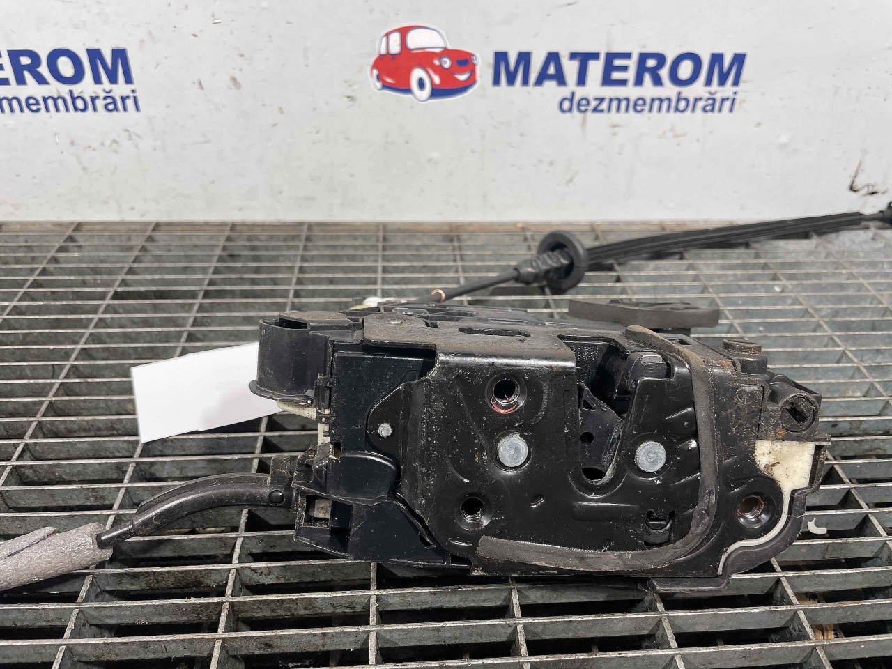 INCUIETOARE USA SPATE DREAPTA VW JETTA IV - - (2010 2019)