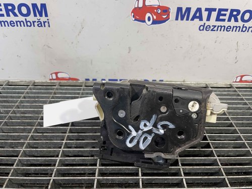 INCUIETOARE USA SPATE DREAPTA VW PASSAT - - (2005 2010)