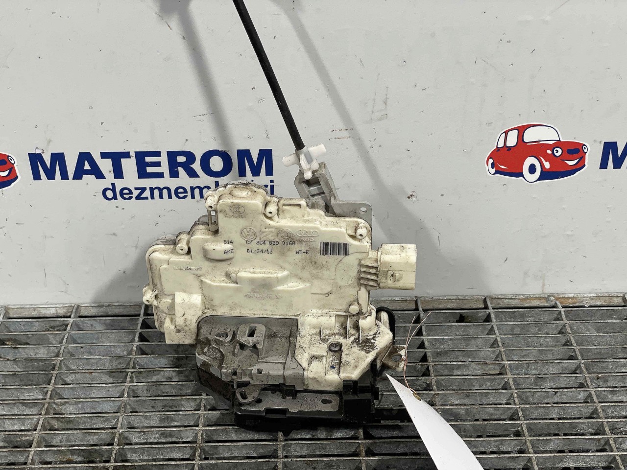 INCUIETOARE USA SPATE DREAPTA VW PASSAT - - (2010 2014)
