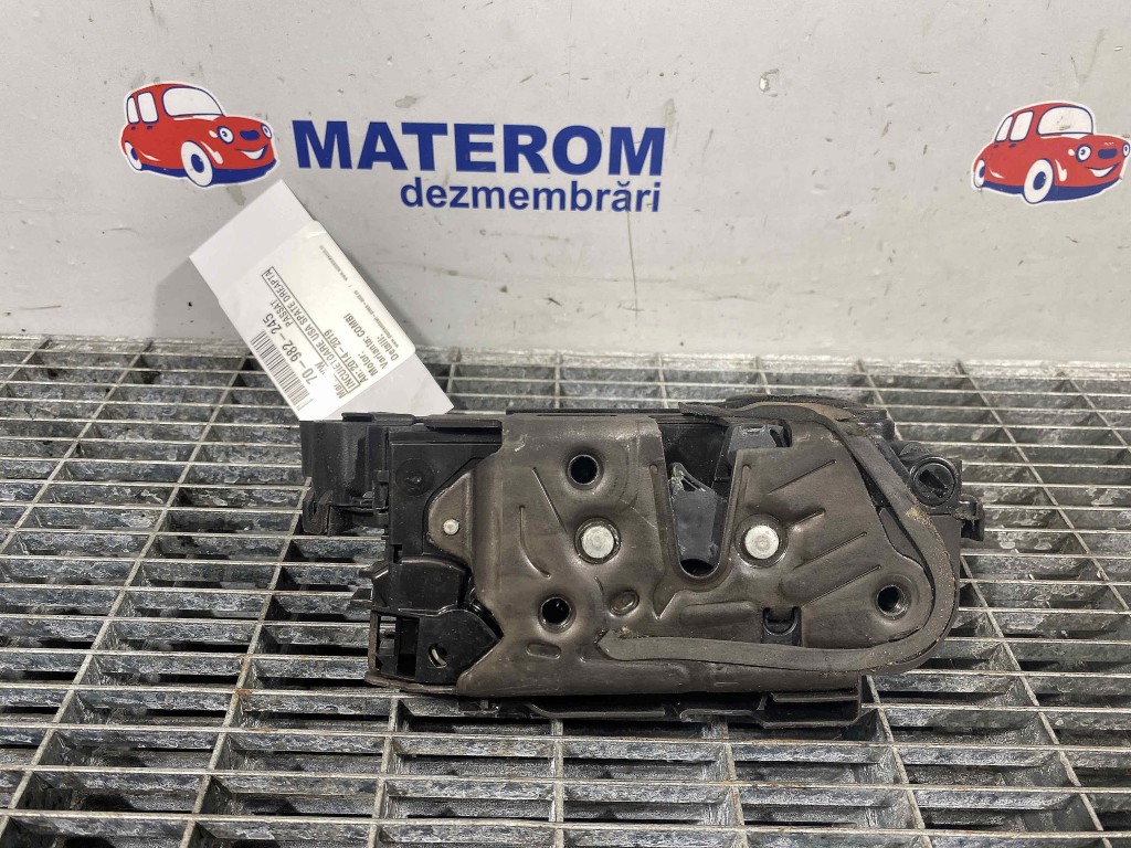 INCUIETOARE USA SPATE DREAPTA VW PASSAT - - (2014 2019)