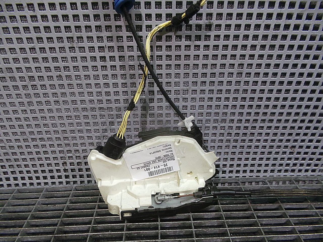 INCUIETOARE USA SPATE DREAPTA VW PASSAT CC - - (2008 2012)