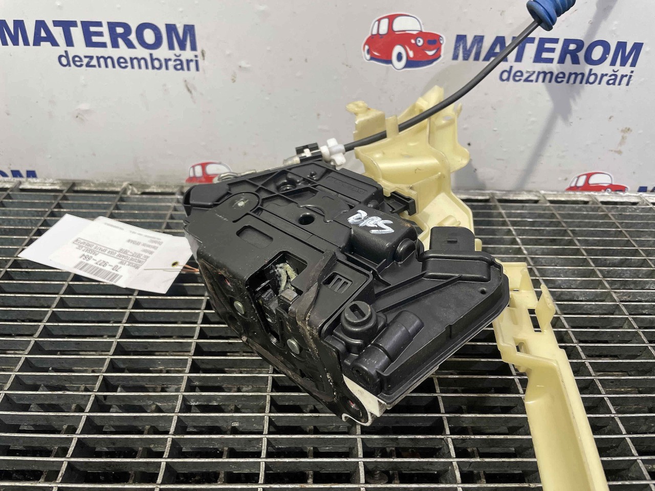 INCUIETOARE USA SPATE DREAPTA VW PASSAT CC - - (2012 2016)