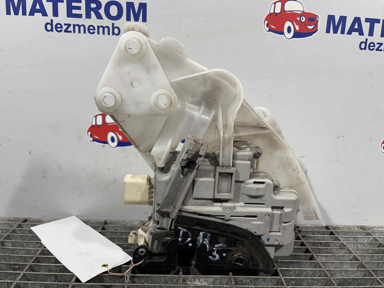 INCUIETOARE USA SPATE DREAPTA VW PASSAT PASSAT - - (2010 2014)