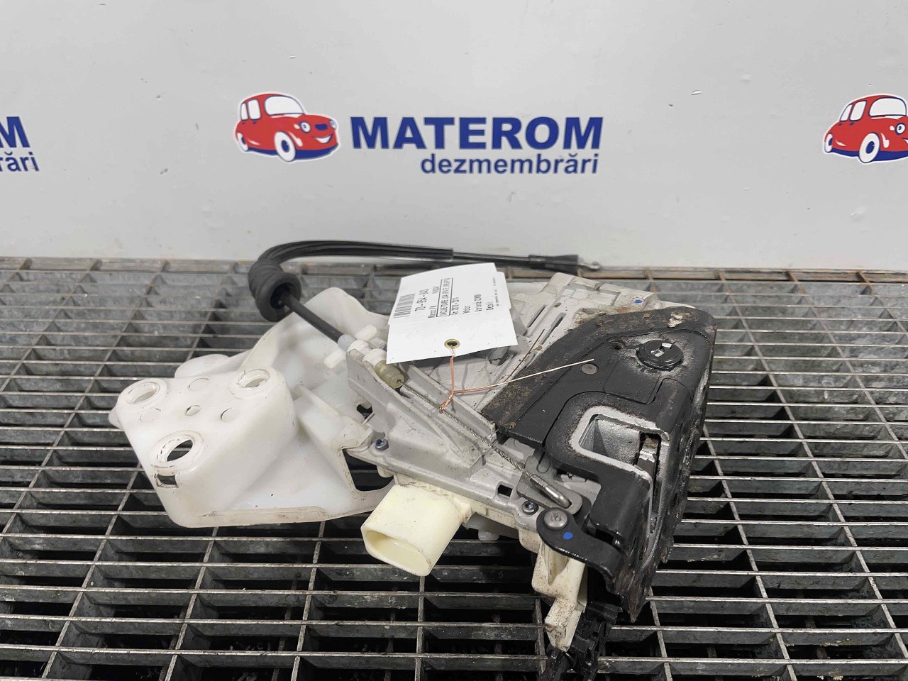INCUIETOARE USA SPATE DREAPTA VW PASSAT PASSAT - - (2010 2014)