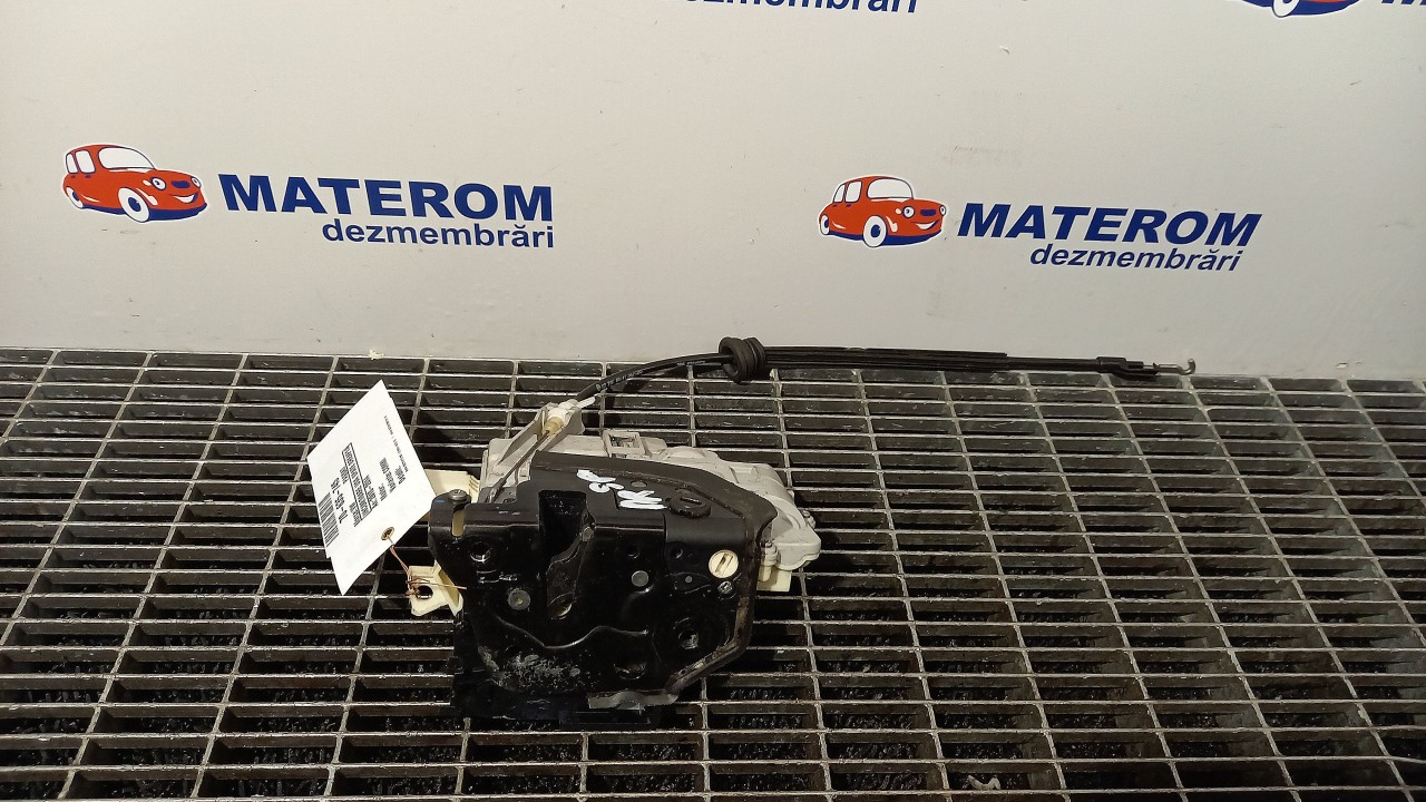 INCUIETOARE USA SPATE DREAPTA VW PASSAT PASSAT - - (2010 2014)