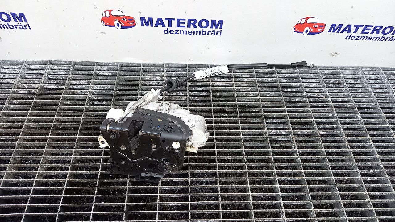 INCUIETOARE USA SPATE DREAPTA VW PASSAT PASSAT - - (2010 2014)