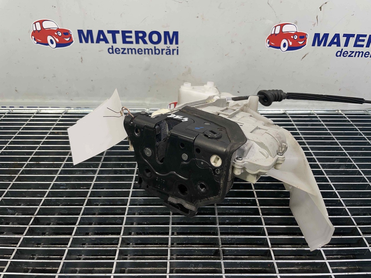 INCUIETOARE USA SPATE DREAPTA VW PASSAT PASSAT - - (2010 2014)