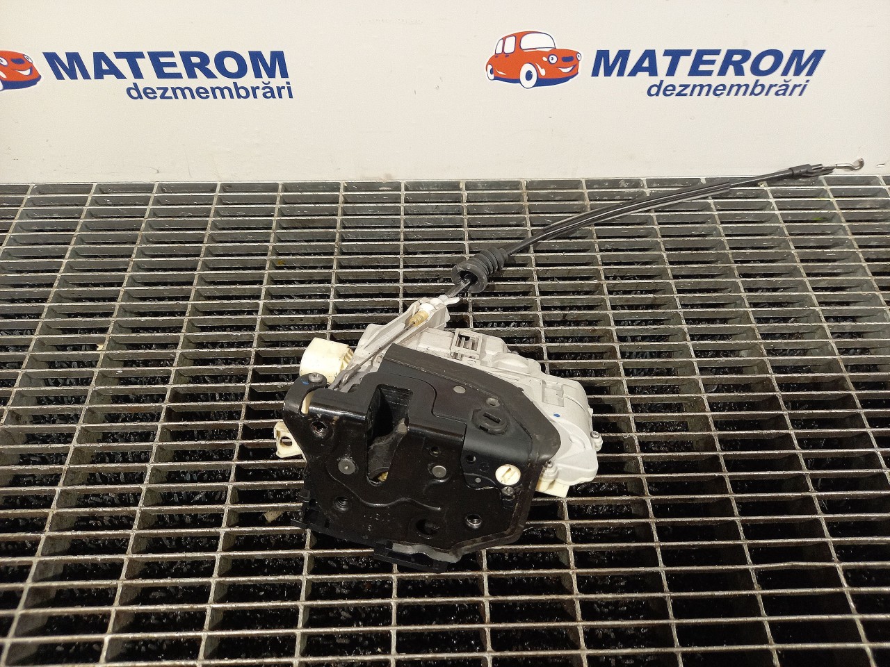 INCUIETOARE USA SPATE DREAPTA VW PASSAT PASSAT - - (2010 2014)