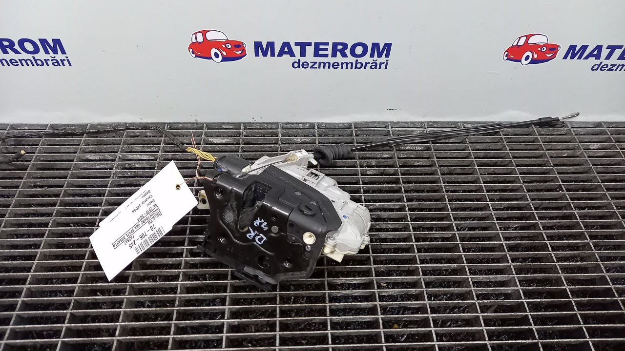 INCUIETOARE USA SPATE DREAPTA VW PASSAT PASSAT - - (2010 2014)