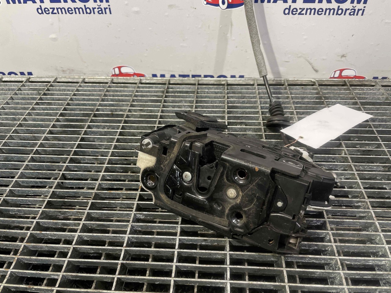 INCUIETOARE USA SPATE DREAPTA VW POLO - - (2009 2014)