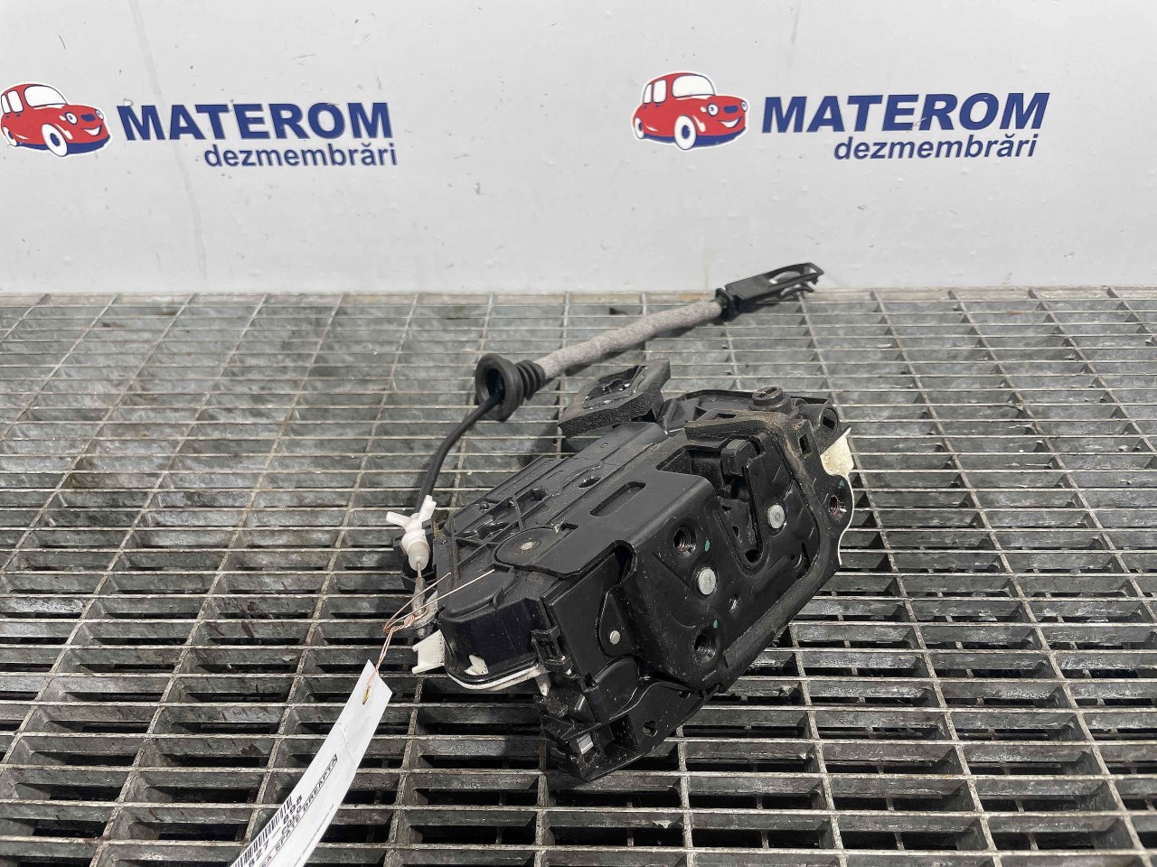 INCUIETOARE USA SPATE DREAPTA VW POLO - - (2009 2014)