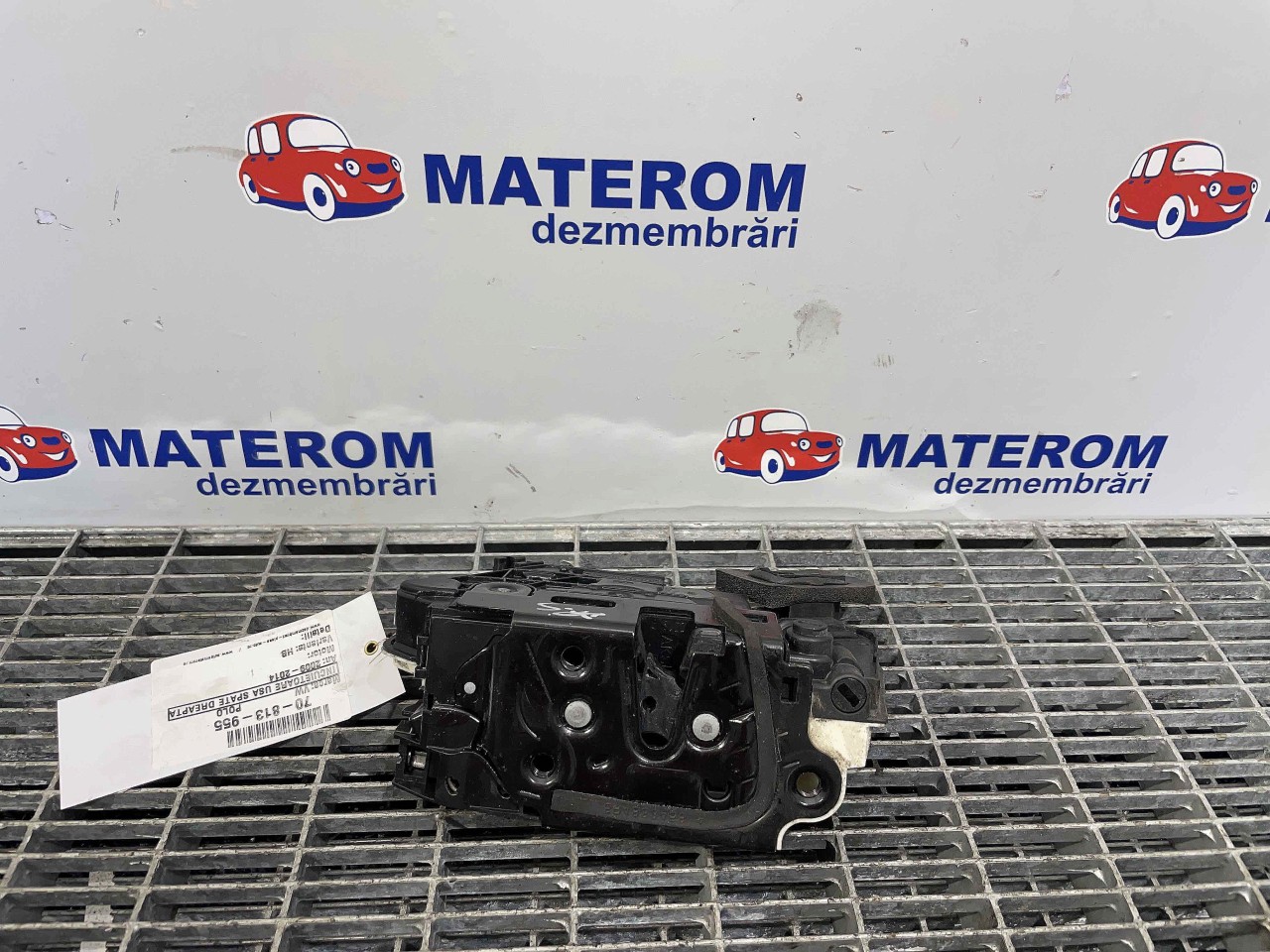 INCUIETOARE USA SPATE DREAPTA VW POLO - - (2009 2014)
