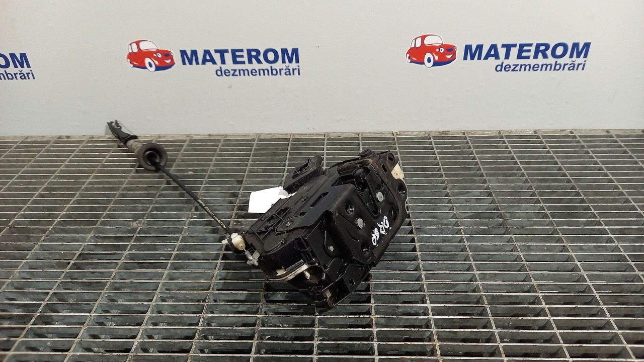 INCUIETOARE USA SPATE DREAPTA VW POLO - - (2009 2014)