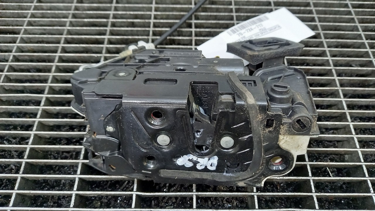 INCUIETOARE USA SPATE DREAPTA VW POLO - - (2009 2014)
