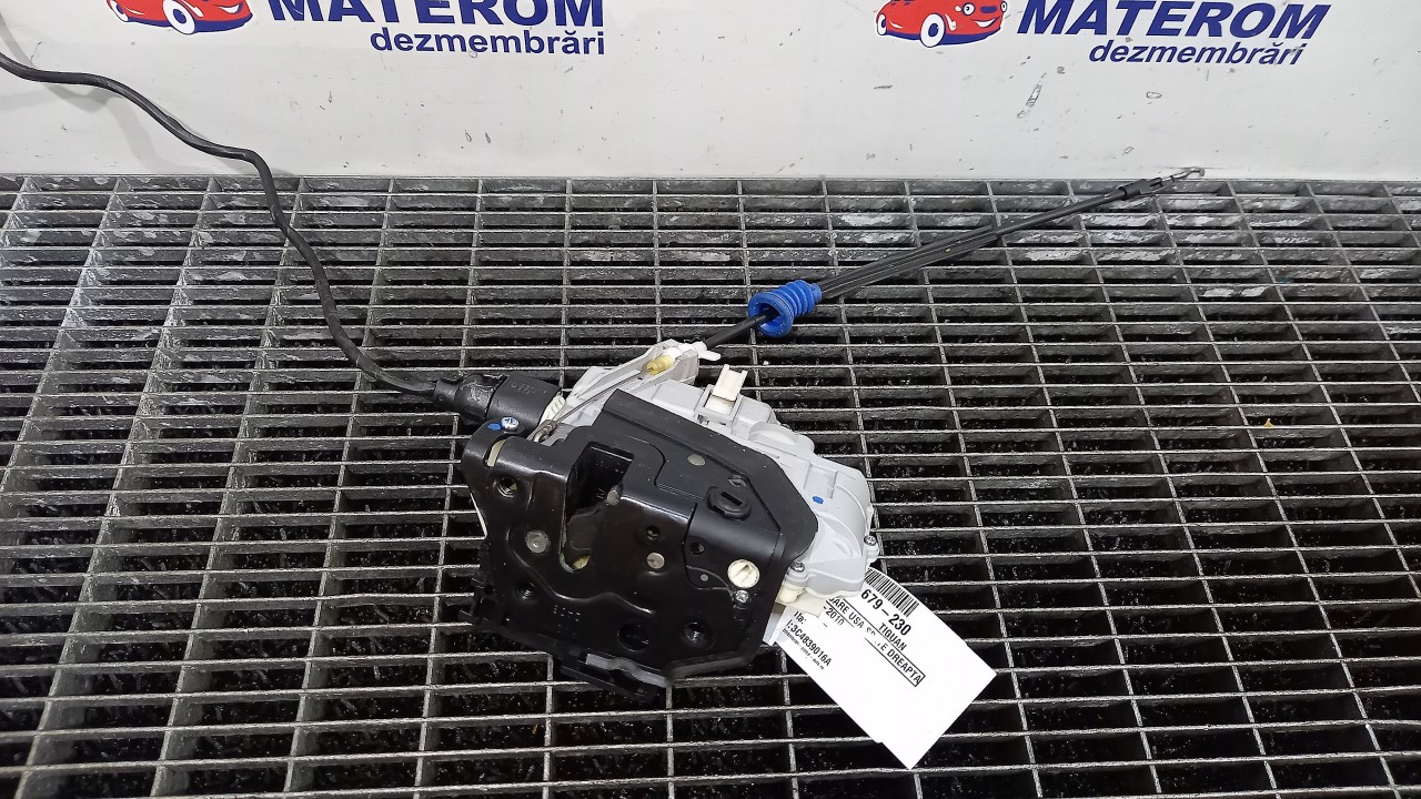 INCUIETOARE USA SPATE DREAPTA VW TIGUAN - - (2007 2010)