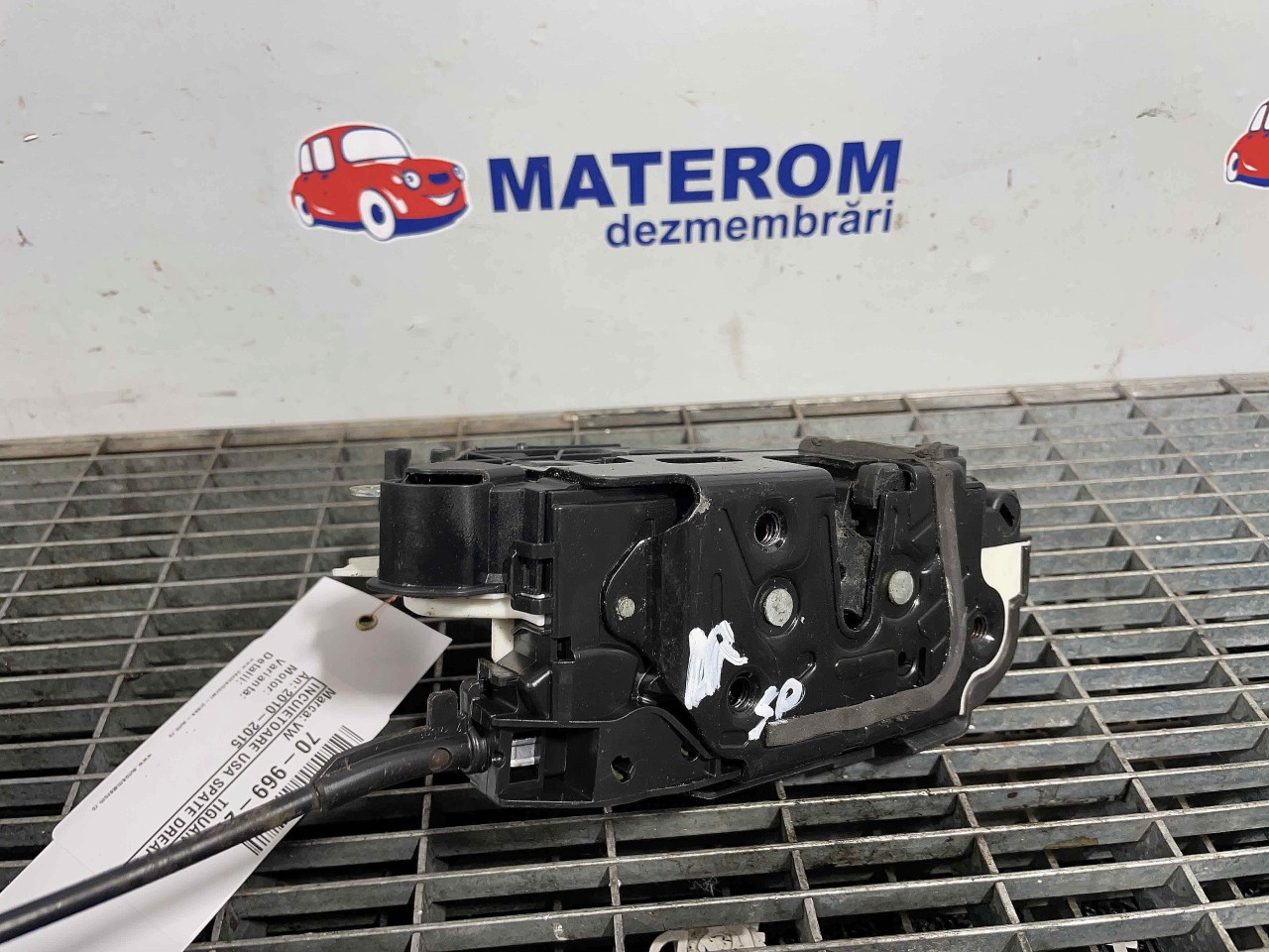 INCUIETOARE USA SPATE DREAPTA VW TIGUAN - - (2010 2015)