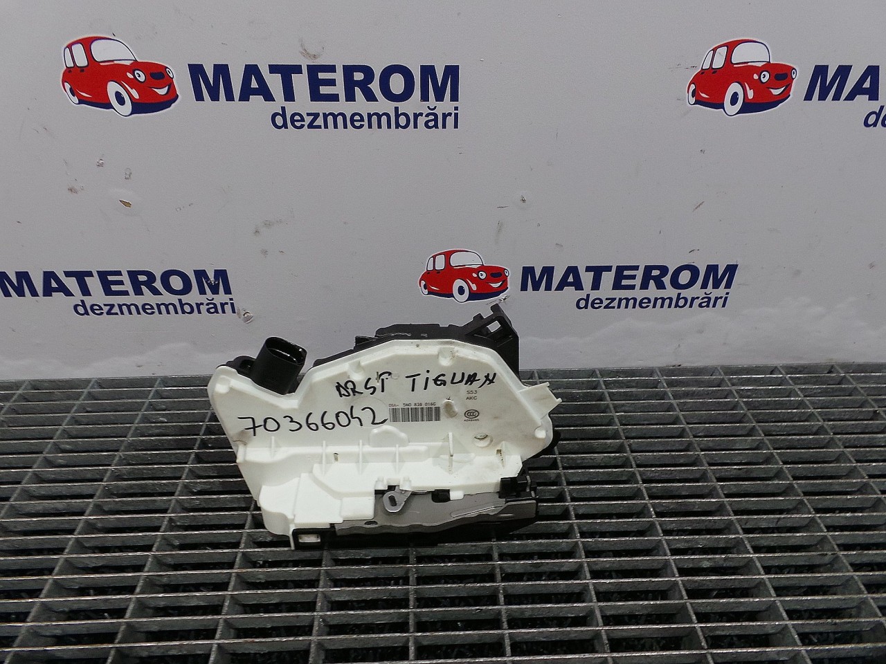 INCUIETOARE USA SPATE DREAPTA VW TIGUAN - - (2010 2015)