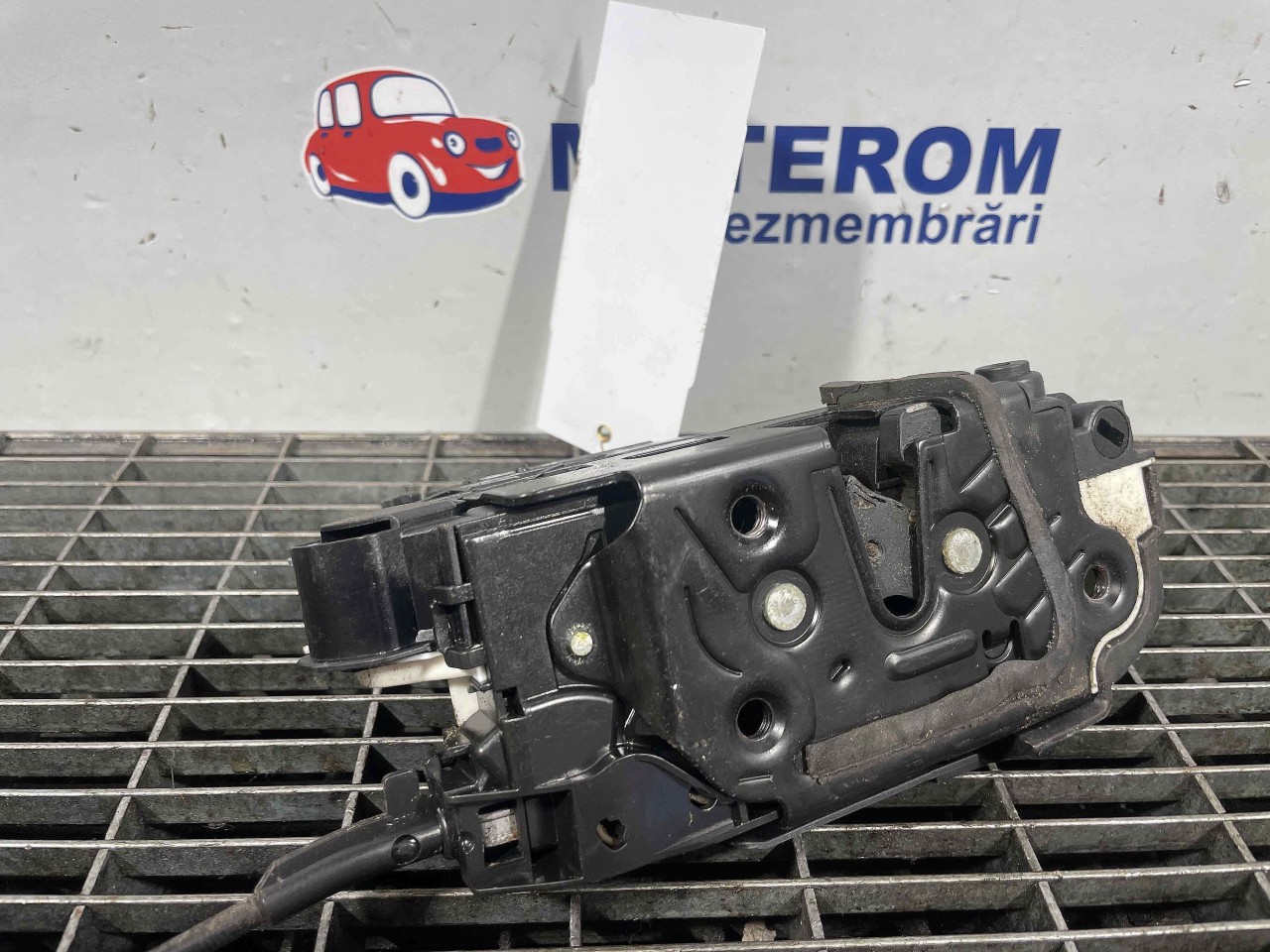 INCUIETOARE USA SPATE DREAPTA VW TIGUAN - - (2010 2015)